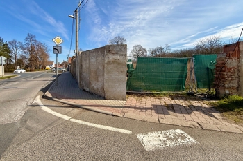 vstup na pozemek - Prodej pozemku 761 m², Veleň