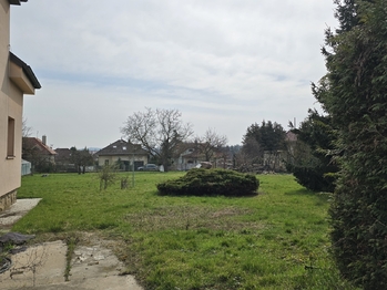 Prodej pozemku 715 m², Jirny