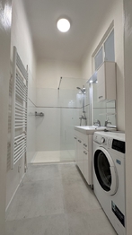 Koupelna - Pronájem bytu 1+1 v osobním vlastnictví 47 m², Brno