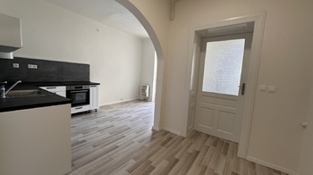 Pohled z předsíně - Pronájem bytu 1+1 v osobním vlastnictví 47 m², Brno