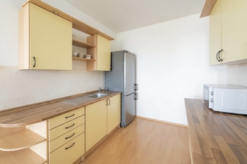 Prodej bytu 1+kk v osobním vlastnictví 50 m², Praha 9 - Vinoř