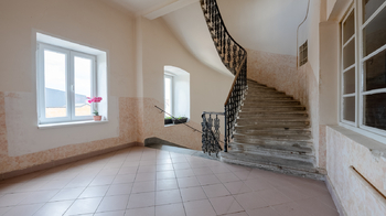 Schodiště v domě - Pronájem bytu 3+1 v osobním vlastnictví 92 m², Prostějov