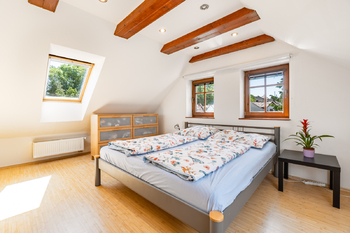 Hlavní ložnice - Prodej domu 127 m², Mnichovo Hradiště