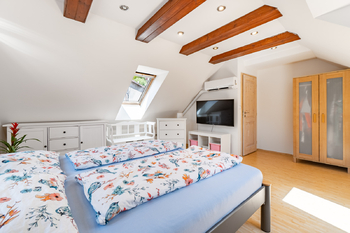 Hlavní ložnice - Prodej domu 127 m², Mnichovo Hradiště