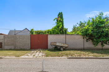 Pohled na vjezd z ulice - Prodej domu 135 m², Kostice