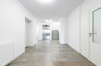 chodba - Prodej bytu 3+kk v osobním vlastnictví 80 m², Horoměřice