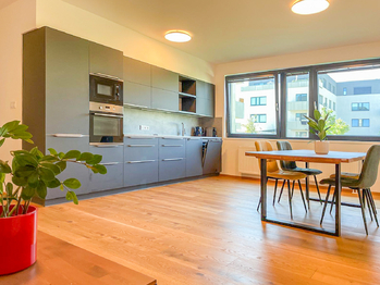 kuchyně je prostorná a krásná - Prodej bytu 3+kk v osobním vlastnictví 80 m², Horoměřice