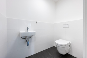 druhá samostatná toaleta - Prodej bytu 3+kk v osobním vlastnictví 80 m², Horoměřice