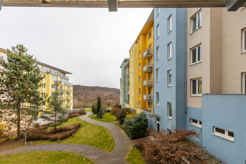 výhled z terasy - Prodej bytu 3+kk v osobním vlastnictví 110 m², Praha 4 - Kunratice