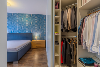 ložnice se šatnou - Prodej bytu 3+kk v osobním vlastnictví 110 m², Praha 4 - Kunratice