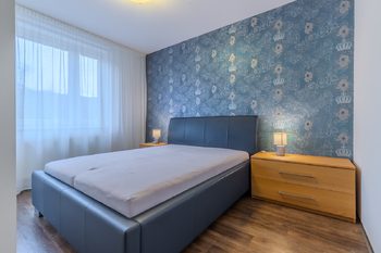 ložnice s balkonem - Prodej bytu 3+kk v osobním vlastnictví 110 m², Praha 4 - Kunratice