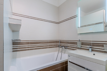 koupelna - Prodej bytu 3+kk v osobním vlastnictví 110 m², Praha 4 - Kunratice