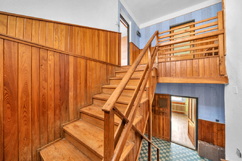 schody - Prodej domu 130 m², Tupadly