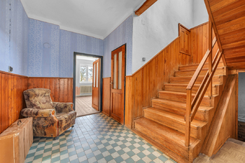 schody - Prodej domu 130 m², Tupadly