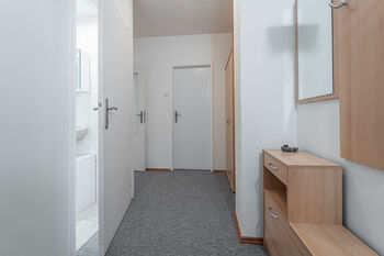 chodba - Pronájem bytu 2+kk v družstevním vlastnictví 43 m², Praha 4 - Chodov