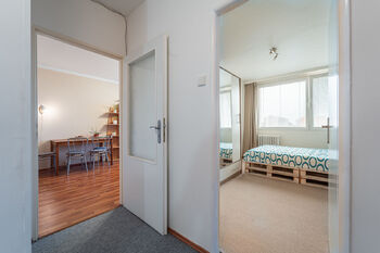 pohled ložnice pokoj - Pronájem bytu 2+kk v družstevním vlastnictví 43 m², Praha 4 - Chodov