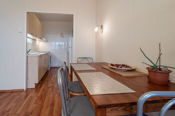jídelní stůl - Pronájem bytu 2+kk v družstevním vlastnictví 43 m², Praha 4 - Chodov