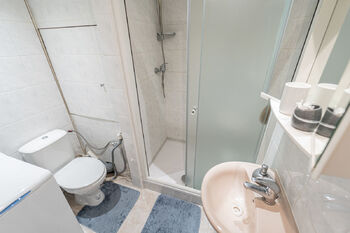 koupelna - Pronájem bytu 2+kk v družstevním vlastnictví 43 m², Praha 4 - Chodov