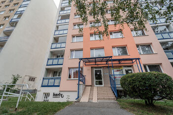 pohled dům - Pronájem bytu 2+kk v družstevním vlastnictví 43 m², Praha 4 - Chodov