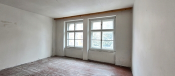 obývací pokoj - Prodej nájemního domu 480 m², Vejprty