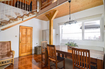 jídelna se vstupem do podkroví - Prodej domu 213 m², Velké Bílovice