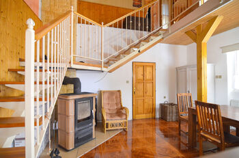 jídelna s krbem - Prodej domu 213 m², Velké Bílovice