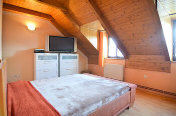 ložnice - Prodej domu 213 m², Velké Bílovice