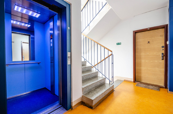 Prodej bytu 1+1 v osobním vlastnictví 32 m², Praha 5 - Hlubočepy