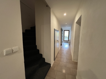 chodba - schodiště - Prodej domu 126 m², Vysoké Mýto