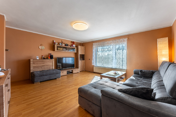obývací pokoj 2.NP - Prodej domu 147 m², Hudlice