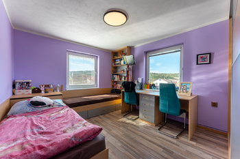dětský pokoj 2.NP - Prodej domu 147 m², Hudlice