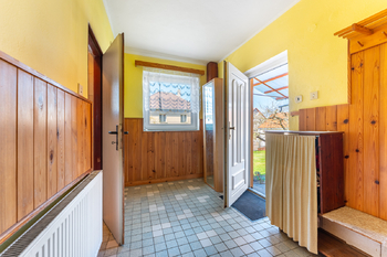 vstupní chodba 1.NP - Prodej domu 147 m², Hudlice