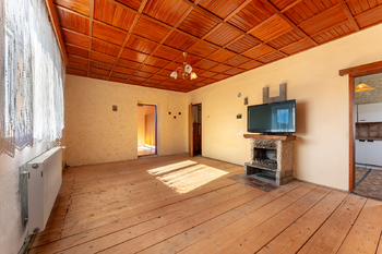 obývací pokoj 1.NP - Prodej domu 147 m², Hudlice