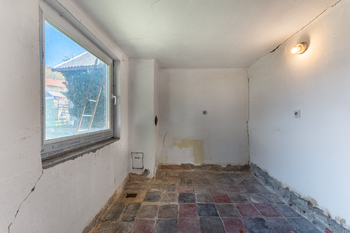 případná koupelna  1.NP - Prodej domu 147 m², Hudlice