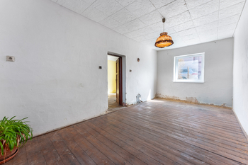 případná ložnice 1.NP - Prodej domu 147 m², Hudlice