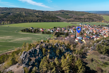 místní skála - Prodej domu 147 m², Hudlice