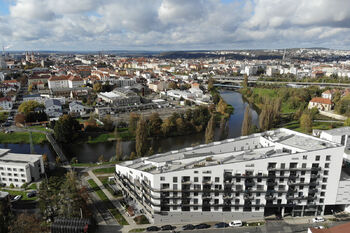 pohled na dům - Pronájem bytu 2+kk v osobním vlastnictví 53 m², Plzeň