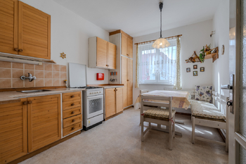 kuchyně aktuální stav - Prodej bytu 2+1 v osobním vlastnictví 69 m², Praha 10 - Strašnice