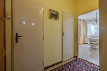 chodba - Prodej bytu 2+1 v osobním vlastnictví 69 m², Praha 10 - Strašnice