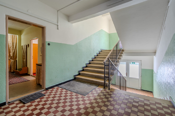 přízemí bytového domu - Prodej bytu 2+1 v osobním vlastnictví 69 m², Praha 10 - Strašnice