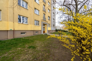 bytový dům - Prodej bytu 2+1 v osobním vlastnictví 69 m², Praha 10 - Strašnice
