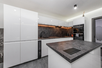 Prodej bytu 3+kk v osobním vlastnictví 73 m², Praha 10 - Horní Měcholupy