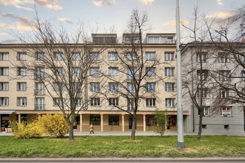 Dům z Průběžné ulice - Prodej bytu 3+kk v osobním vlastnictví 69 m², Praha 10 - Strašnice 