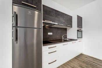 obývací pokoj s kuchyní - Prodej bytu 2+kk v osobním vlastnictví 50 m², České Budějovice