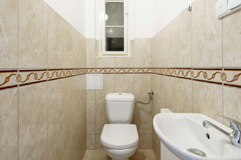 Toaleta - Pronájem bytu 3+1 v osobním vlastnictví 103 m², Praha 6 - Dejvice