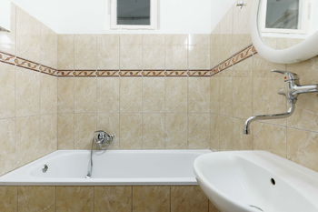 Koupelna - Pronájem bytu 3+1 v osobním vlastnictví 103 m², Praha 6 - Dejvice