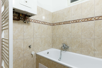 Koupelna - Pronájem bytu 3+1 v osobním vlastnictví 103 m², Praha 6 - Dejvice