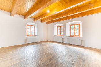 Obývací pokoj - Prodej domu 180 m², Doubek