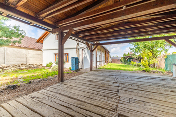 Kryté parkování - Prodej domu 180 m², Doubek