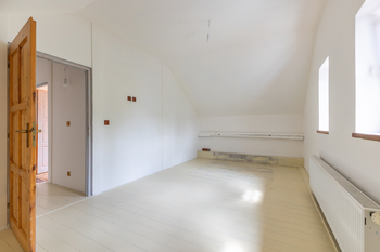 Hlavní ložnice - Prodej domu 180 m², Doubek